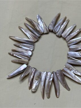 Vintage Mother of Pearl Shell
Spike Bracelet Stretch Boho
Beachy Iridescent
